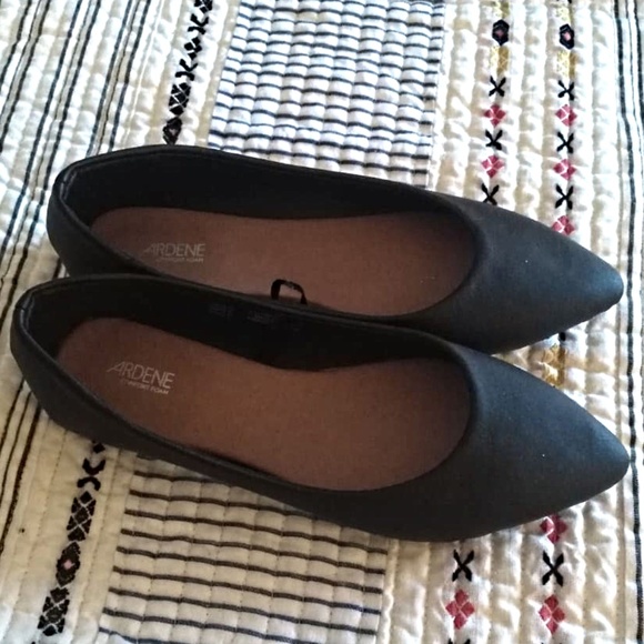 Black Matte Faux Leather Pointy Flats - Picture 1 of 4